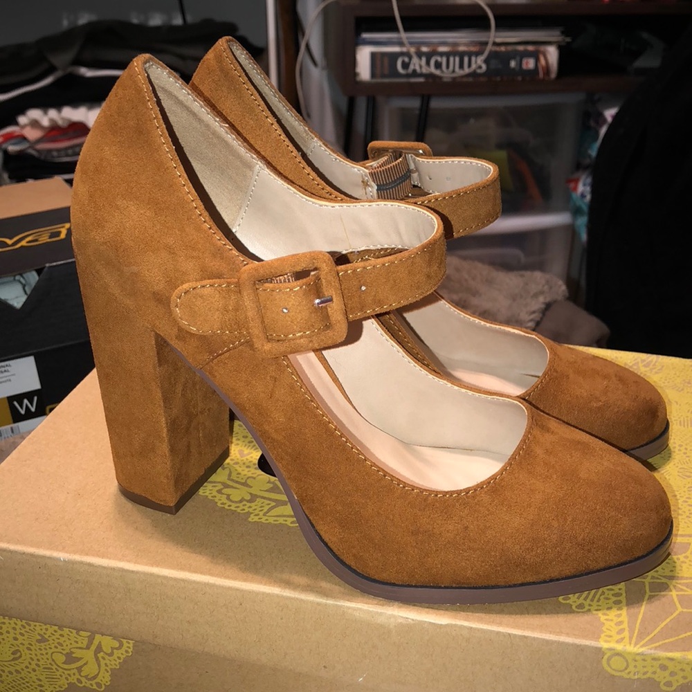 Suede TAN WEDGE. BRAND NEW. ‼️✅⚠️